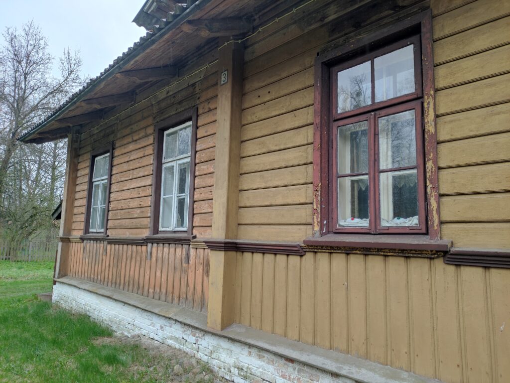 Dom rodzinny dla pracowników stacji Białowieża Towarowa
